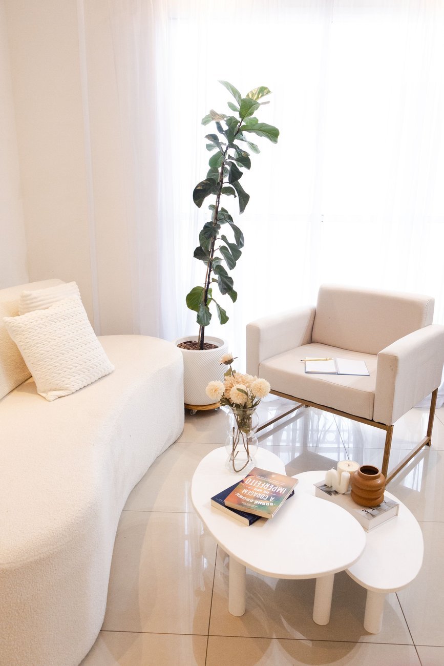 Modern interior design style by Maitri Interior Studio